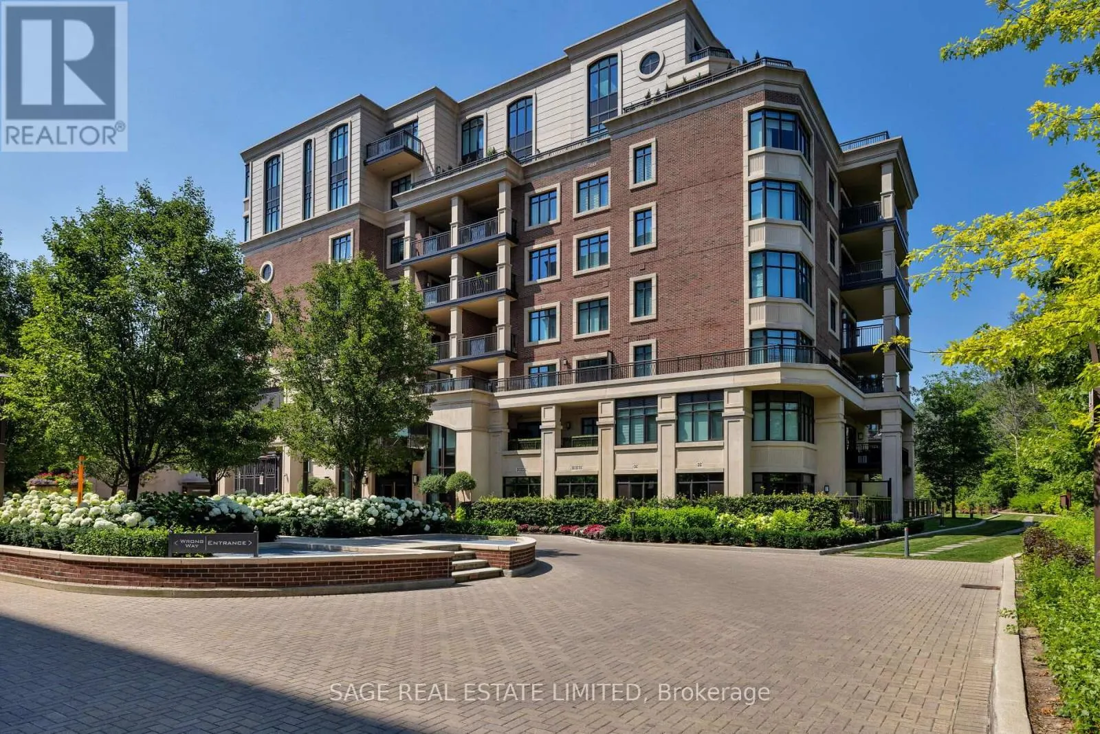 0629 - 1900 BAYVIEW AVENUE