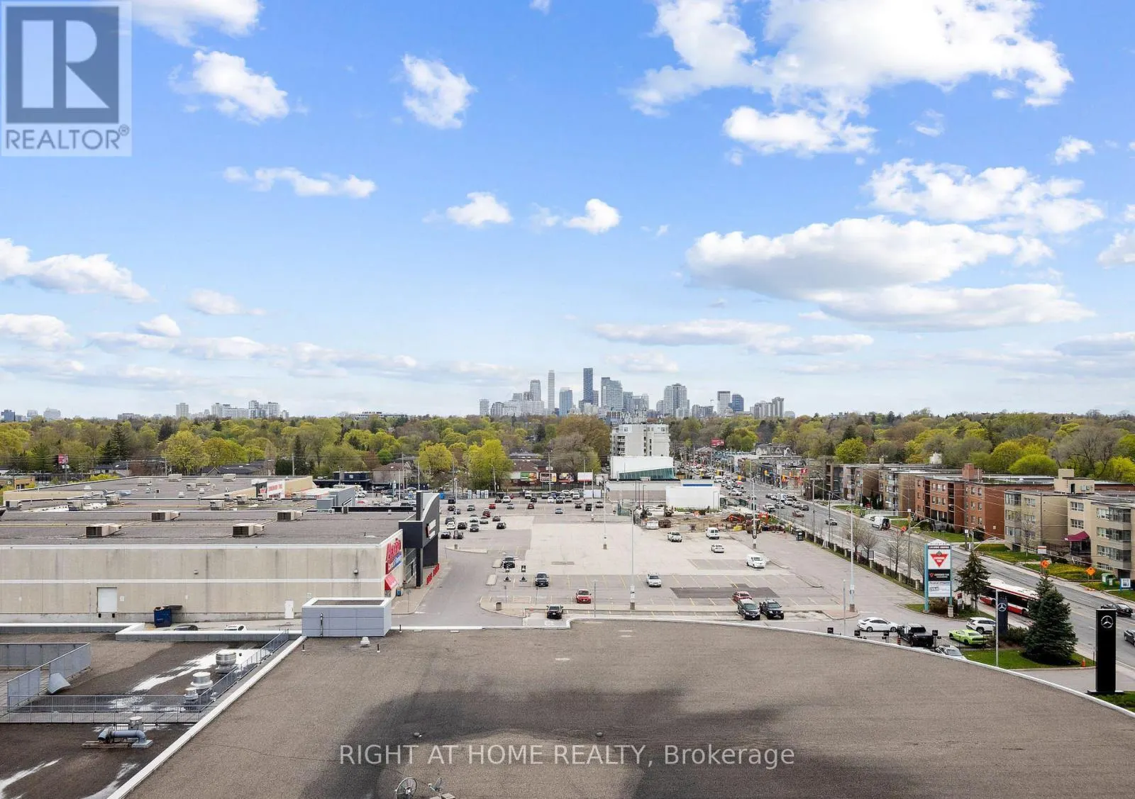 703 - 33 FREDERICK TODD WAY N