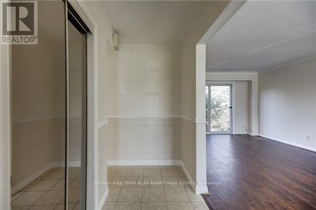 6 GREENYARDS DRIVE