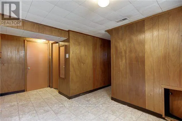 6 GREENYARDS DRIVE