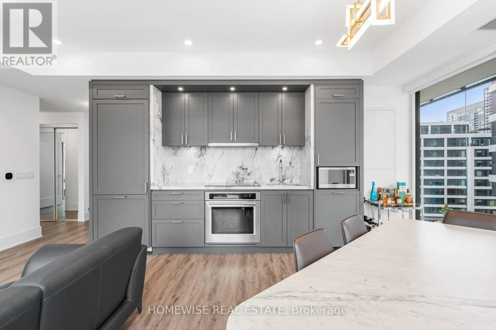 1012 - 470 FRONT STREET W