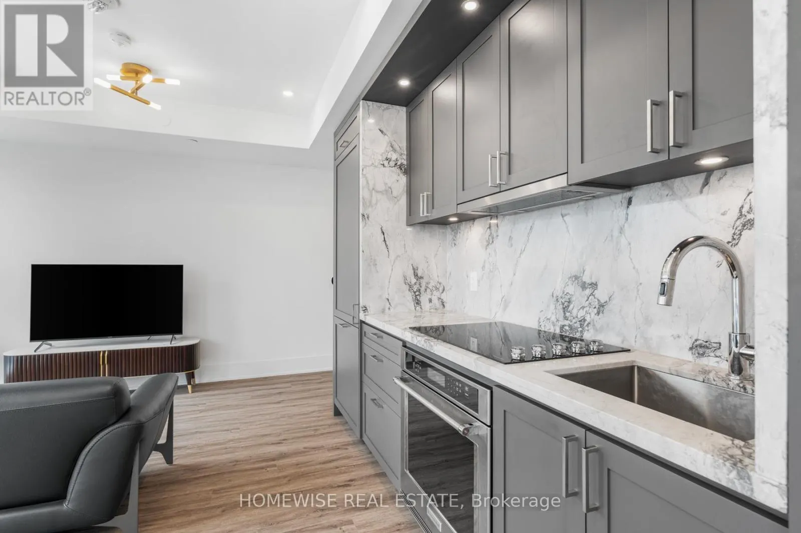1012 - 470 FRONT STREET W