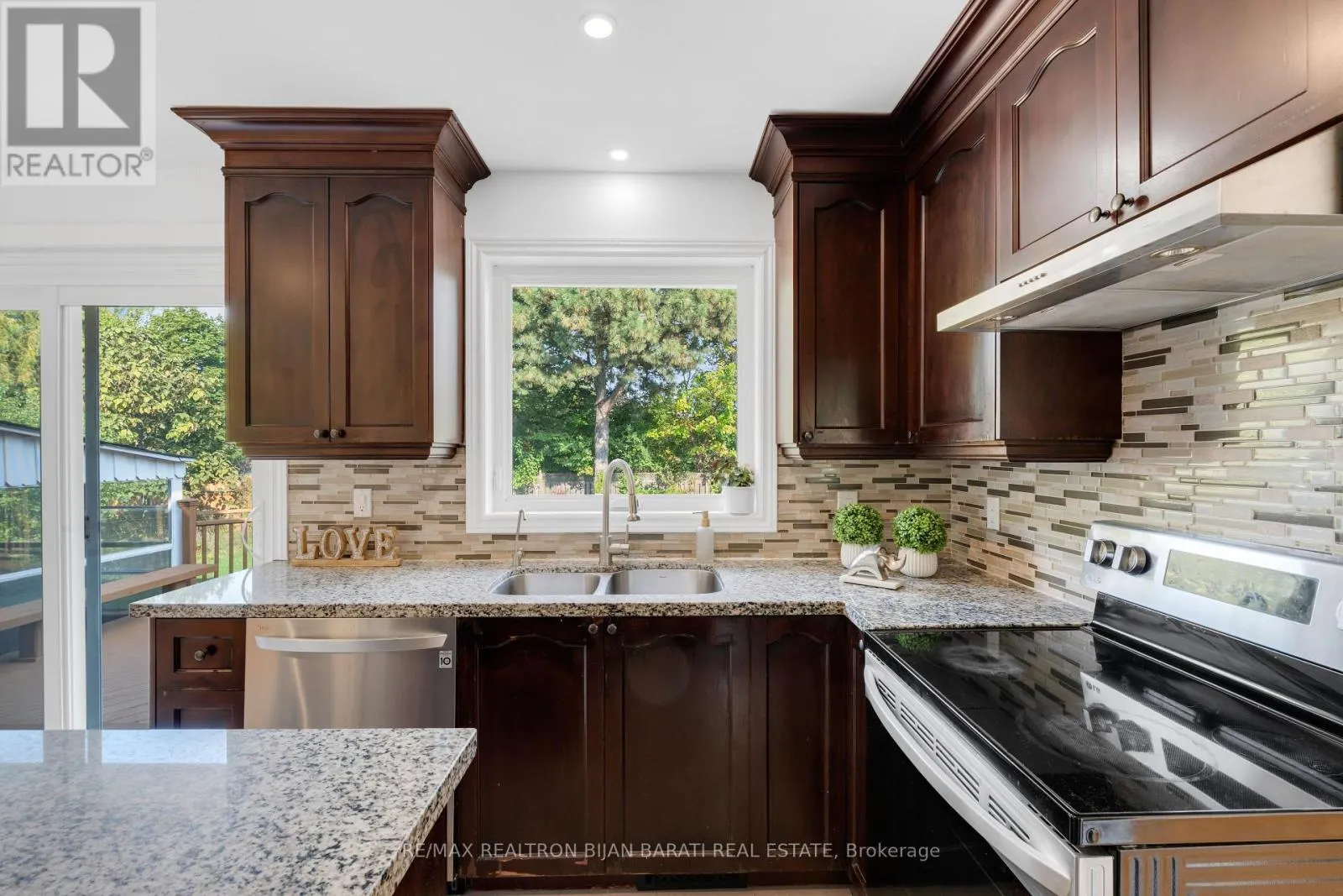 38 WHITTAKER CRESCENT