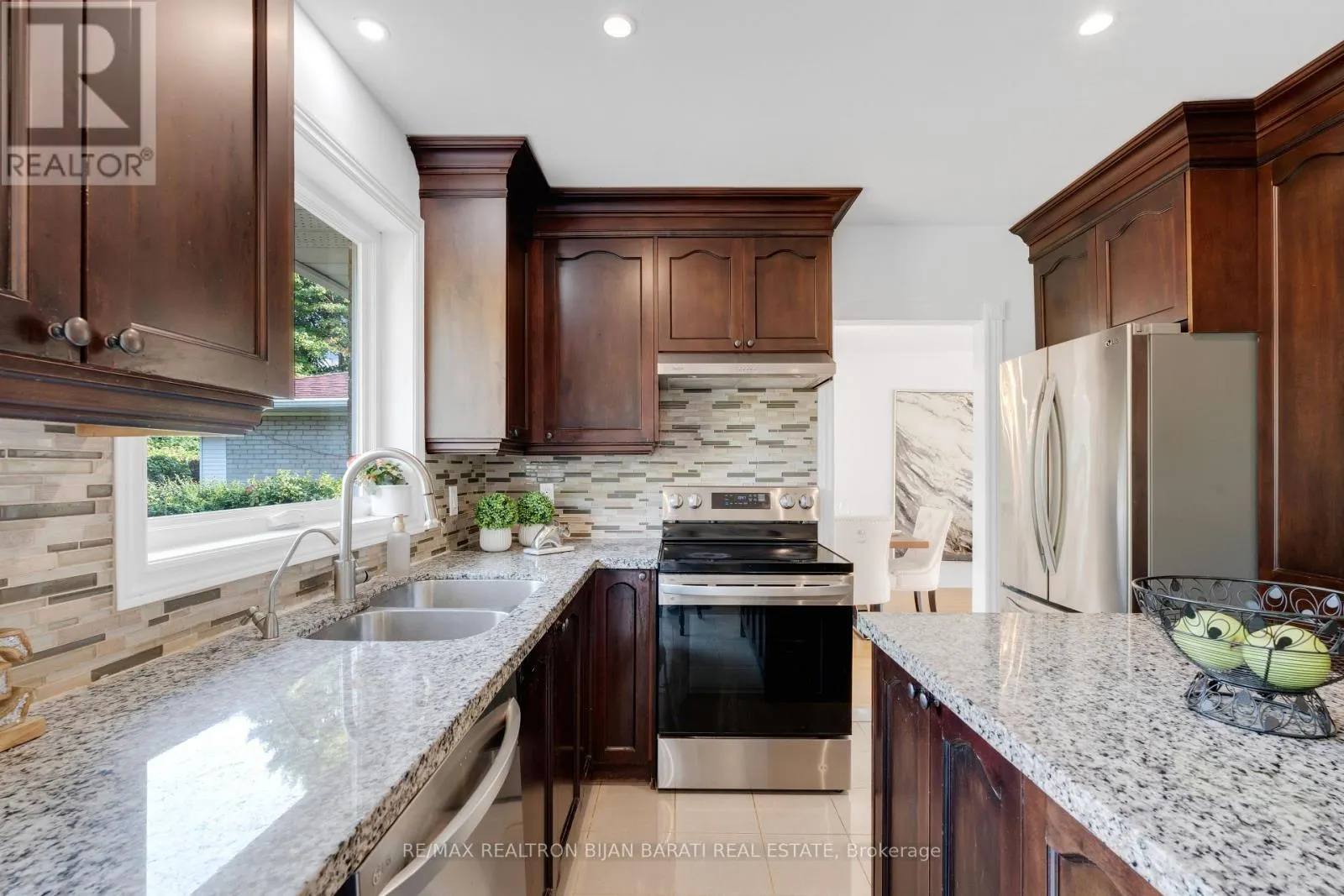 38 WHITTAKER CRESCENT