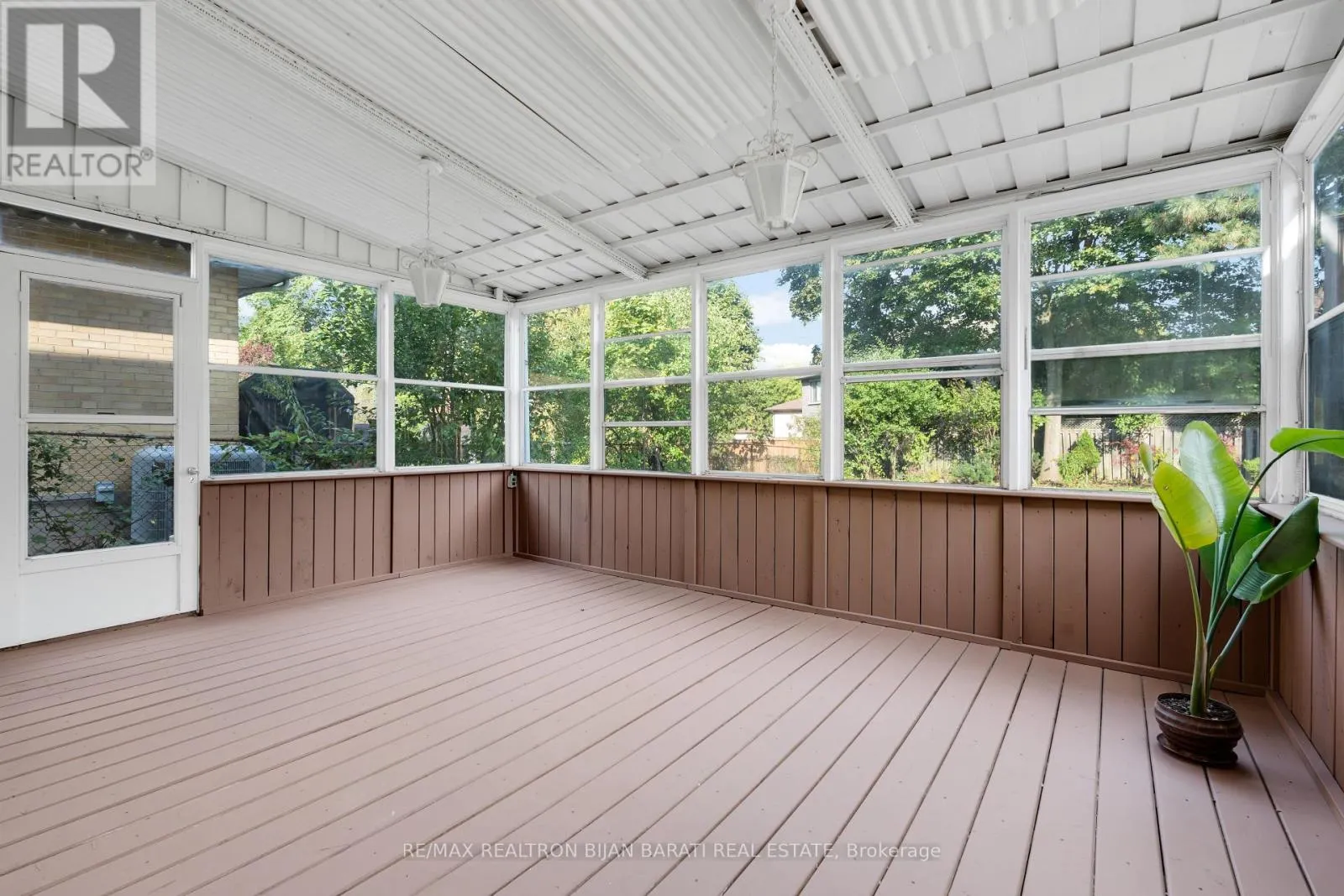 38 WHITTAKER CRESCENT