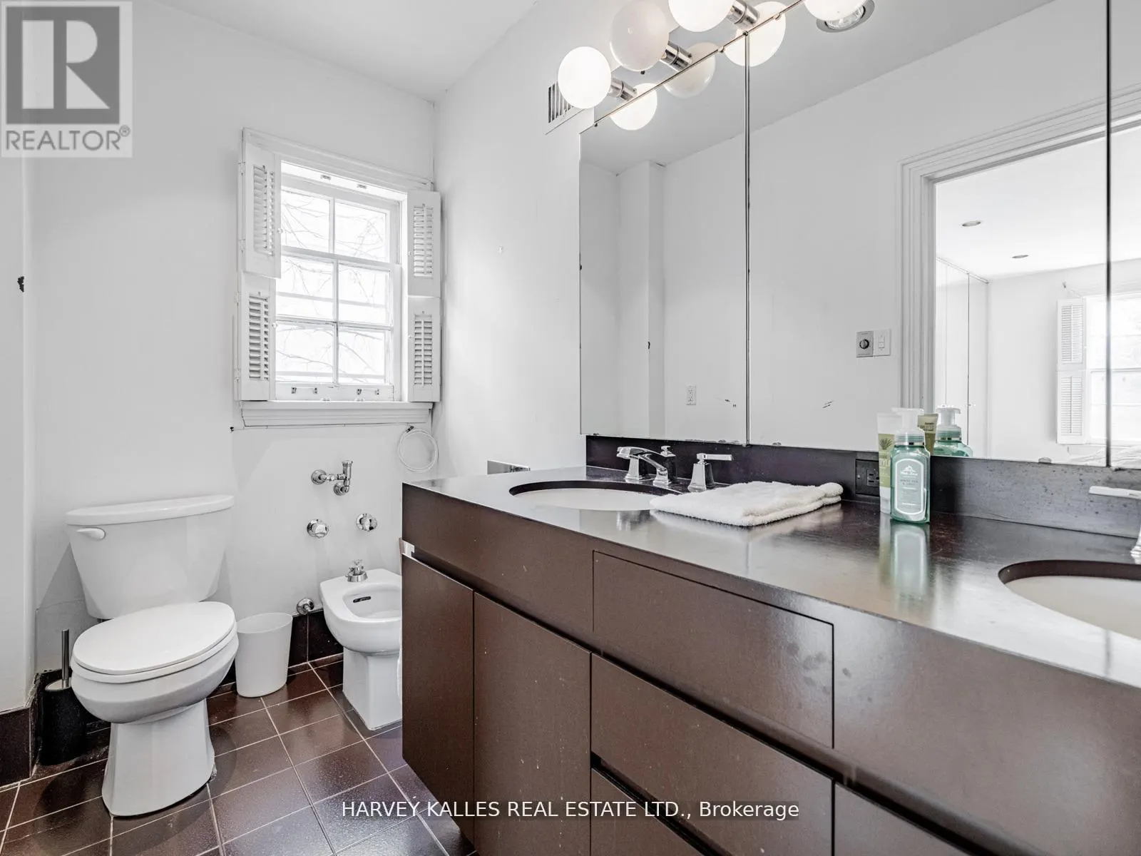 2 SILVERWOOD AVENUE