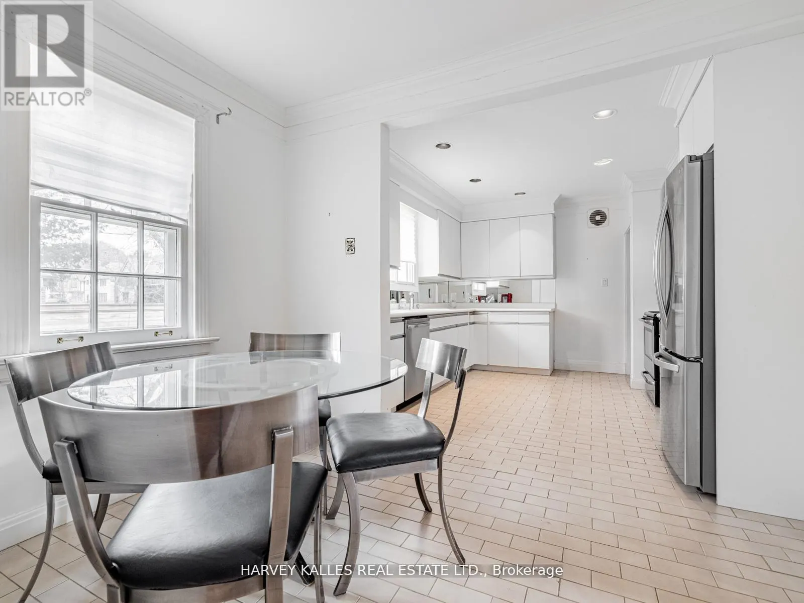 2 SILVERWOOD AVENUE