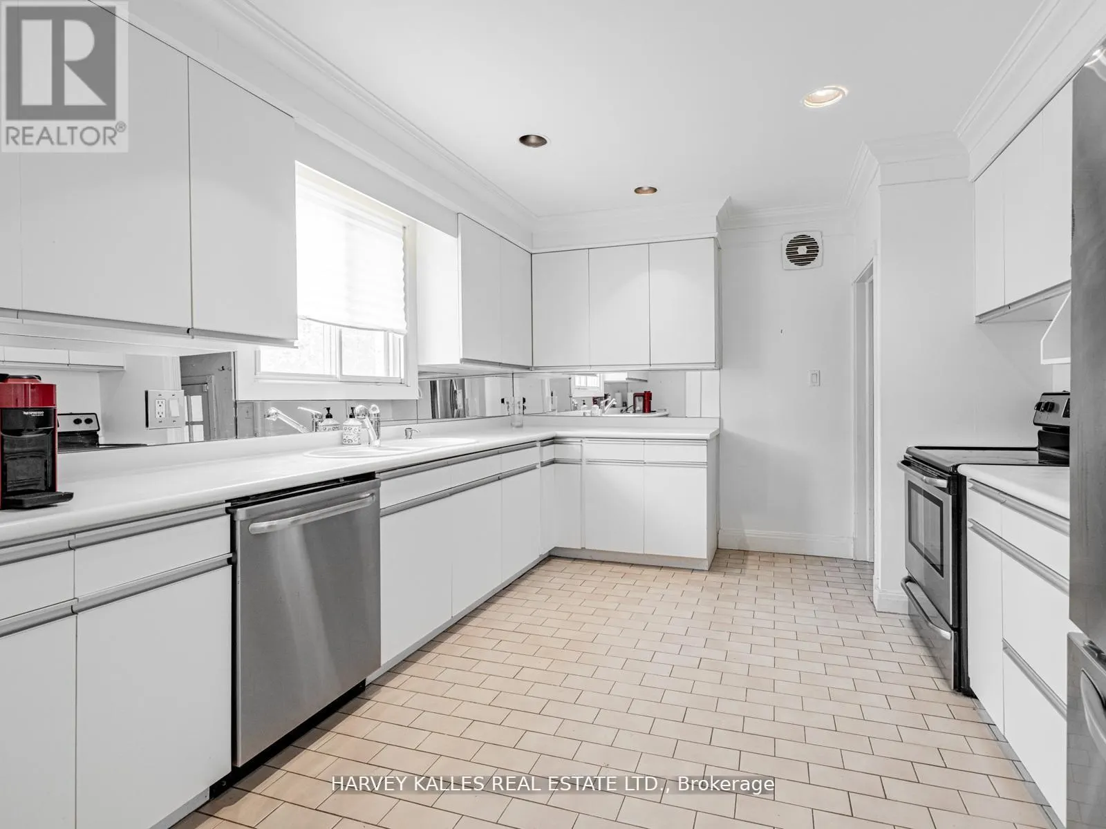 2 SILVERWOOD AVENUE