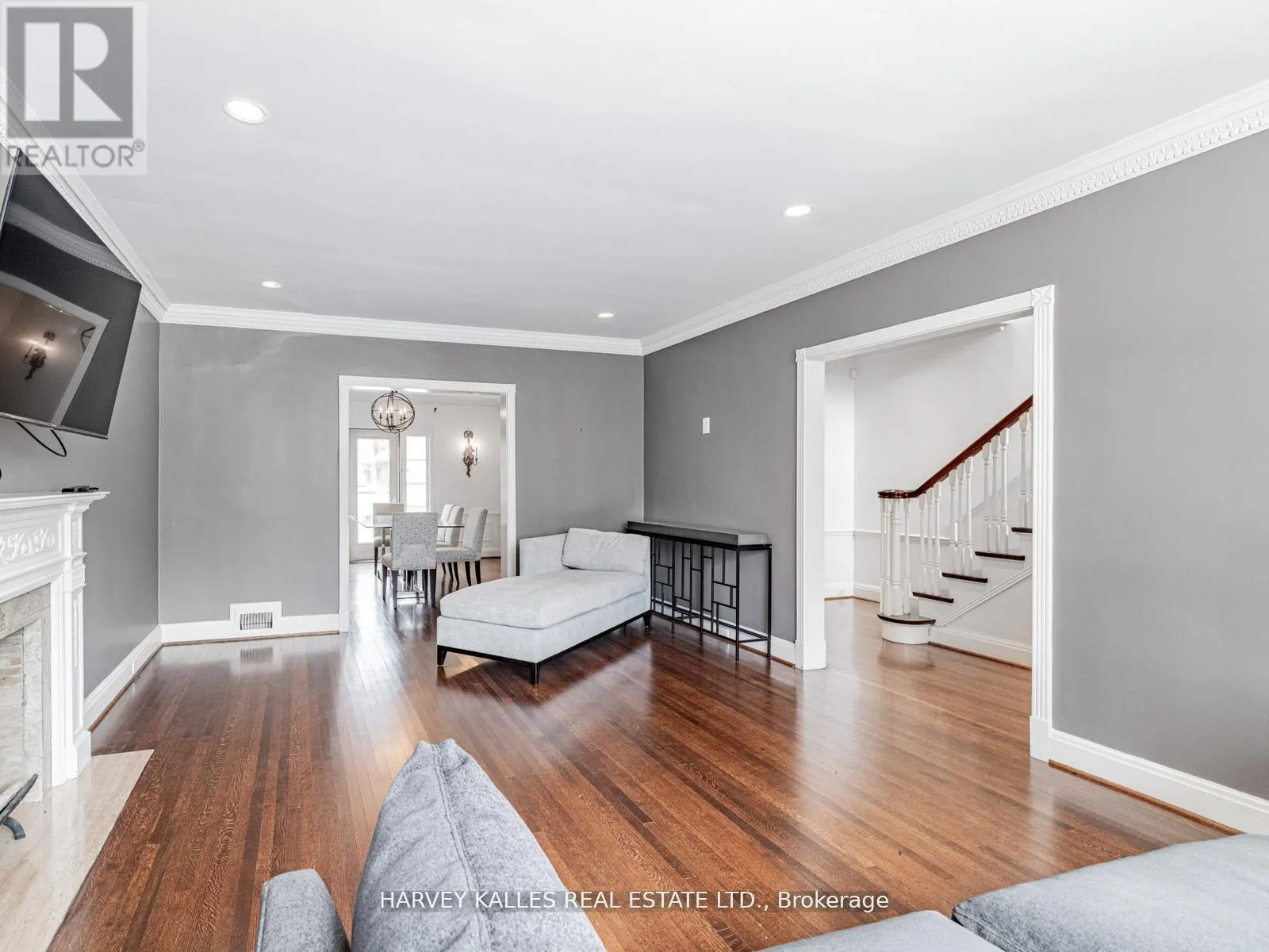 2 SILVERWOOD AVENUE