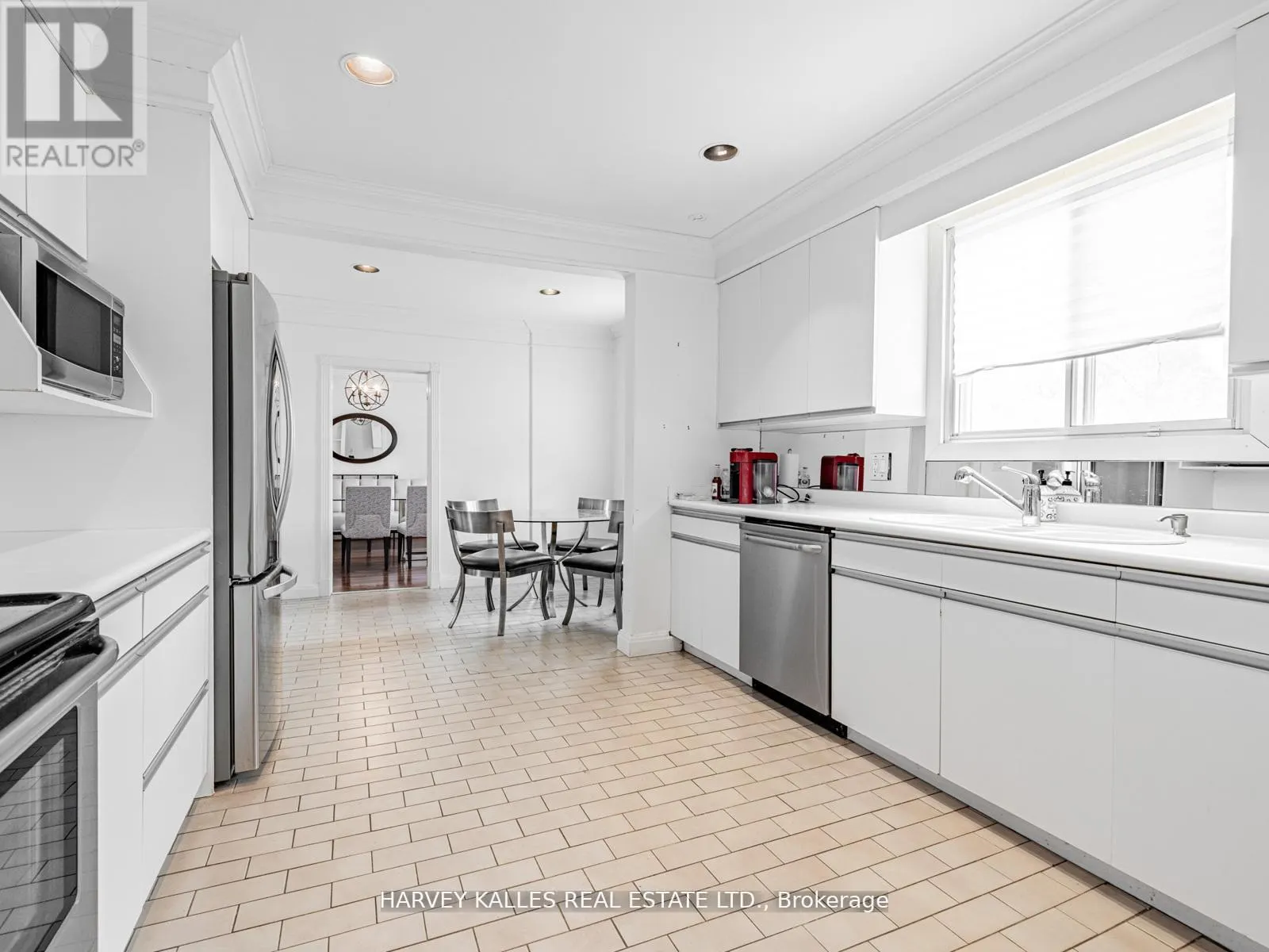 2 SILVERWOOD AVENUE