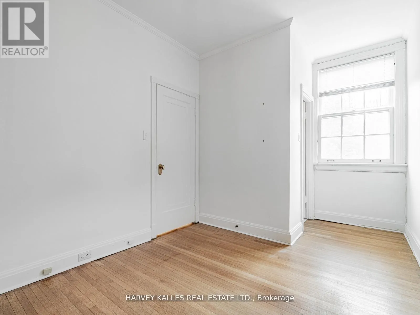 2 SILVERWOOD AVENUE