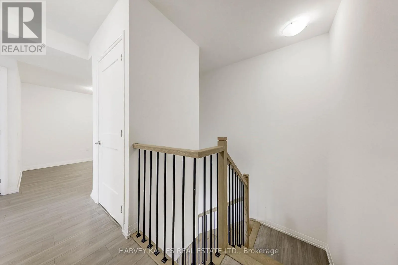 TH104 - 25 HOLLY STREET