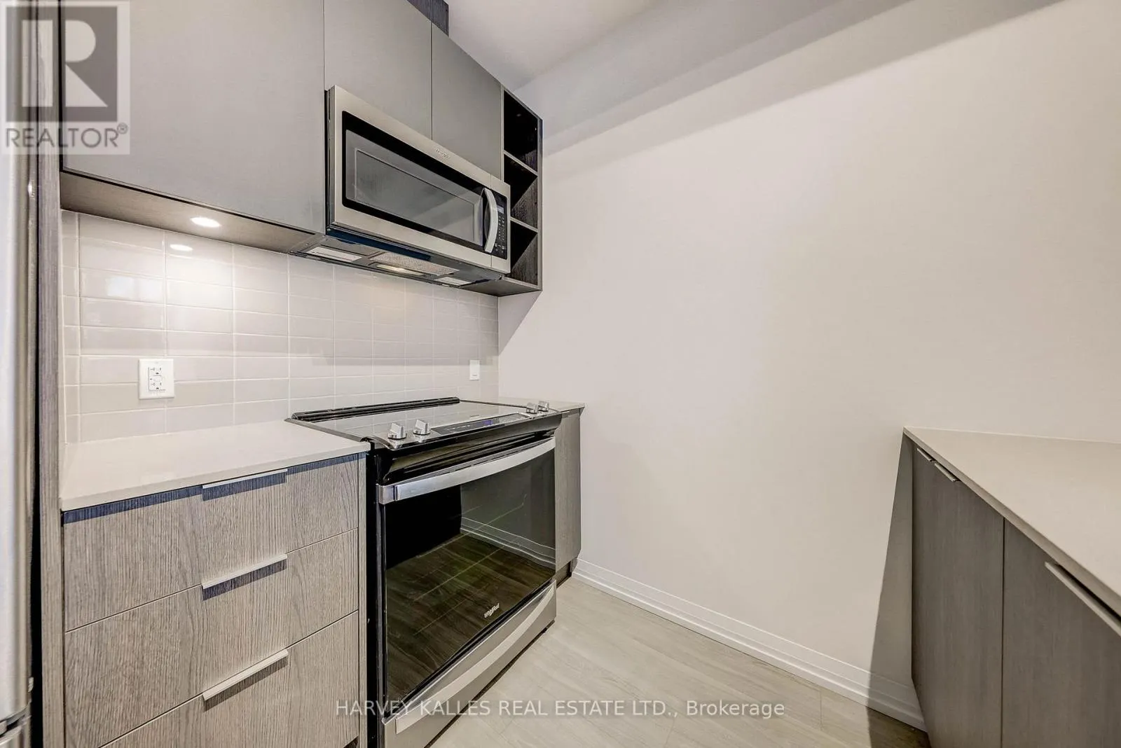 TH104 - 25 HOLLY STREET