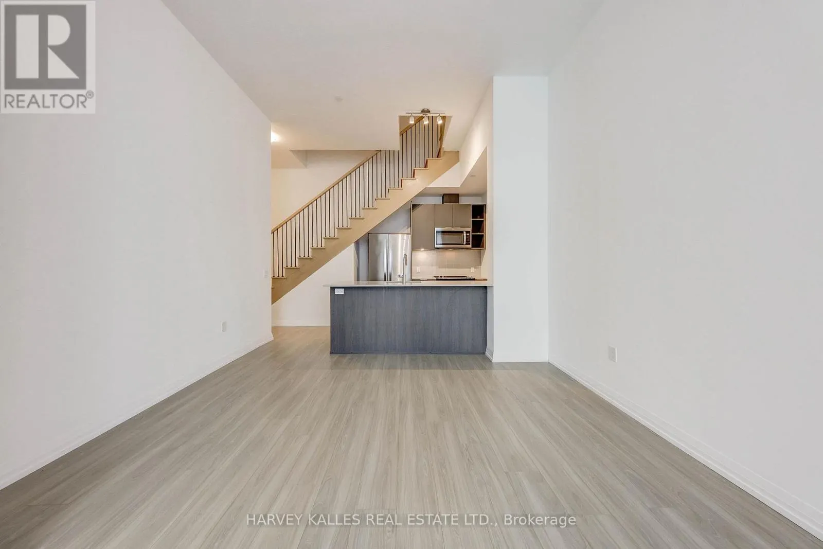 TH104 - 25 HOLLY STREET