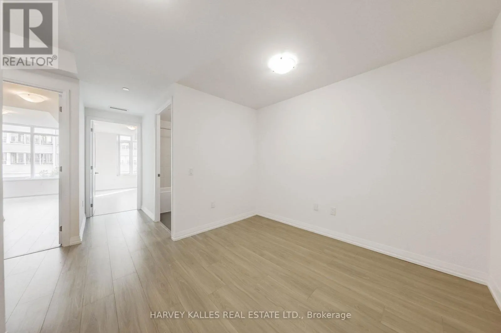 TH104 - 25 HOLLY STREET