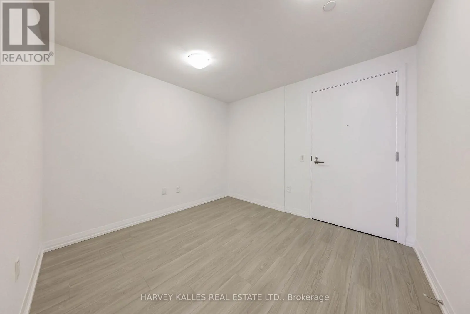 TH104 - 25 HOLLY STREET