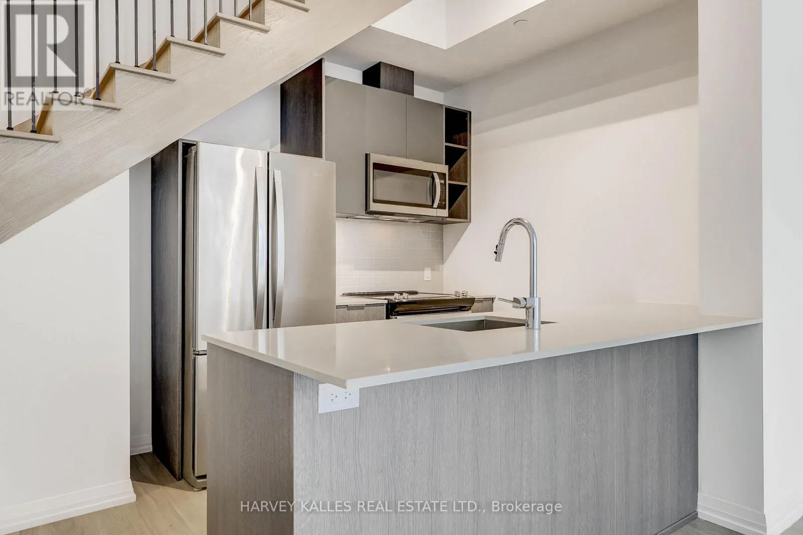 TH104 - 25 HOLLY STREET