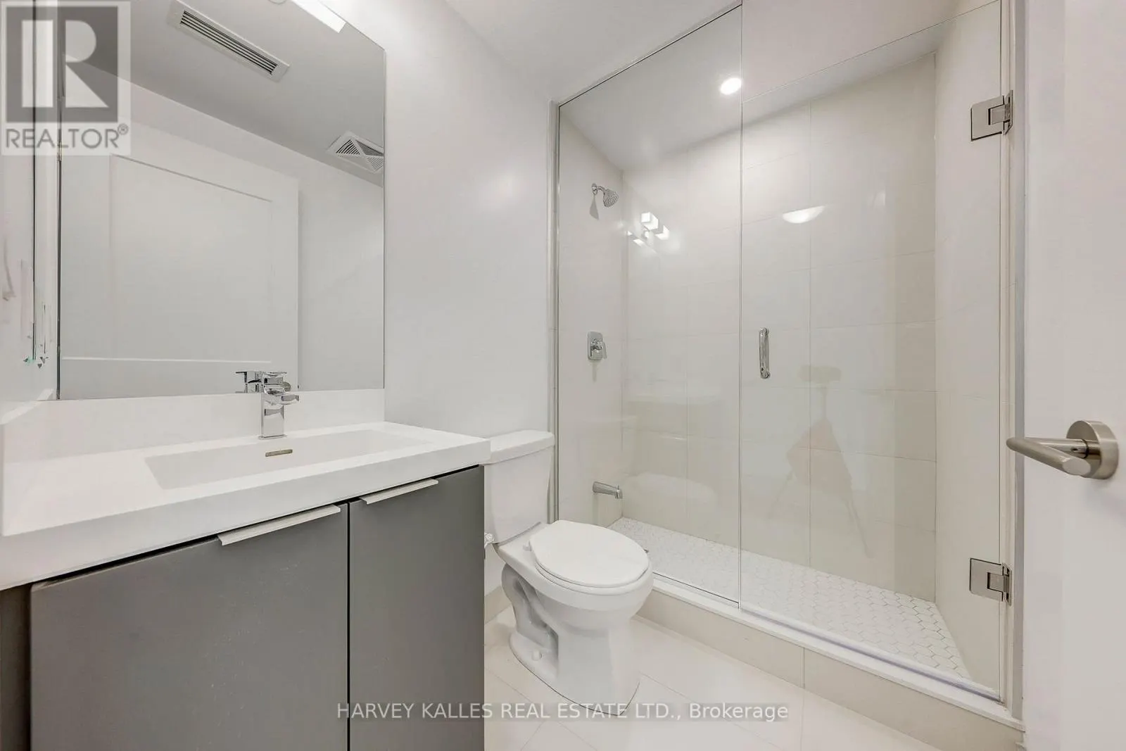 TH104 - 25 HOLLY STREET