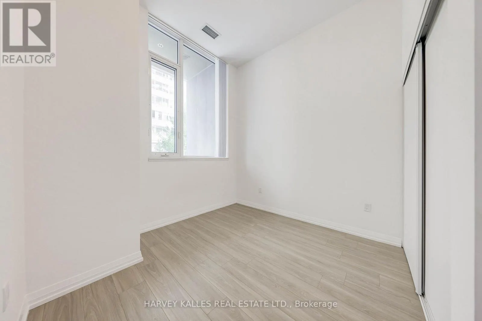 TH104 - 25 HOLLY STREET