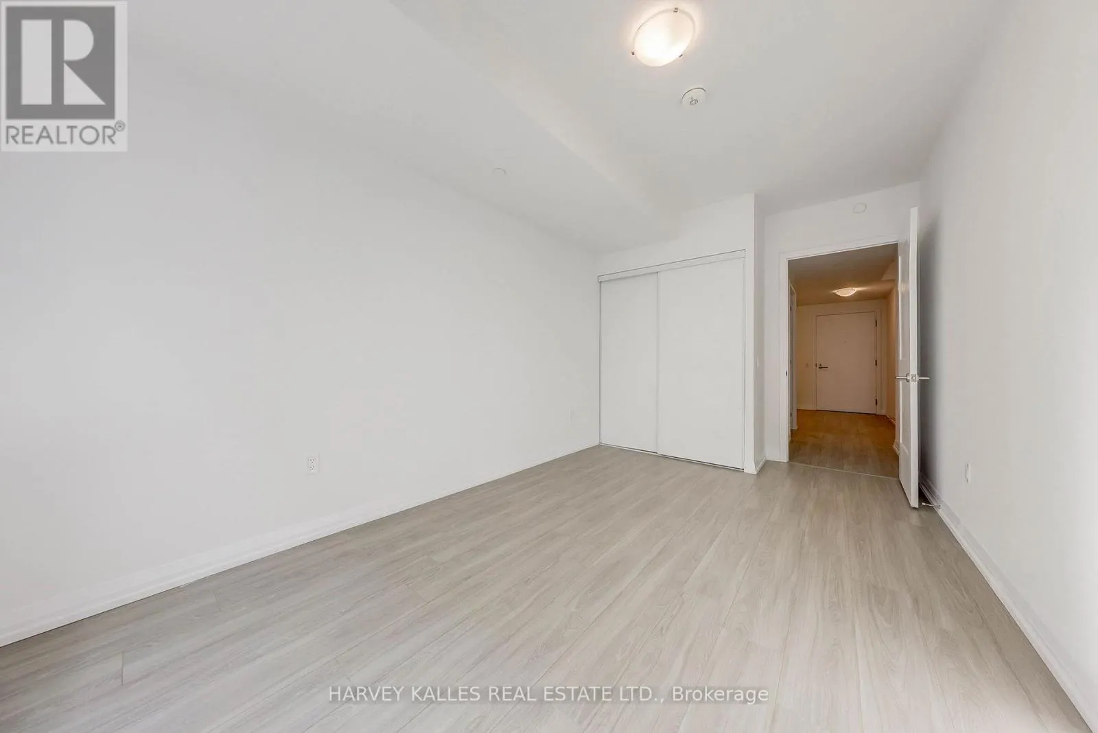 TH104 - 25 HOLLY STREET