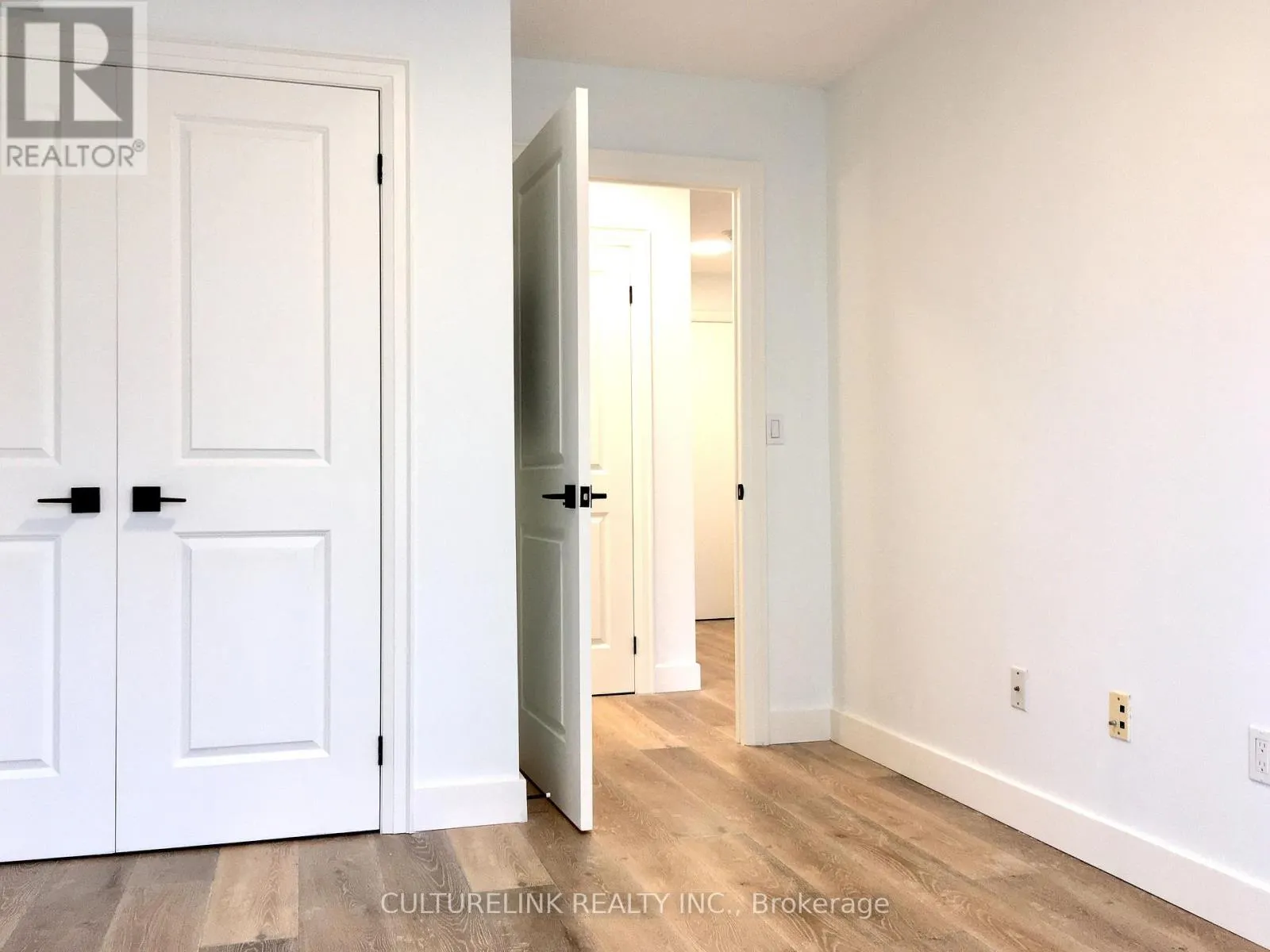 1515 - 18 SOMMERSET WAY