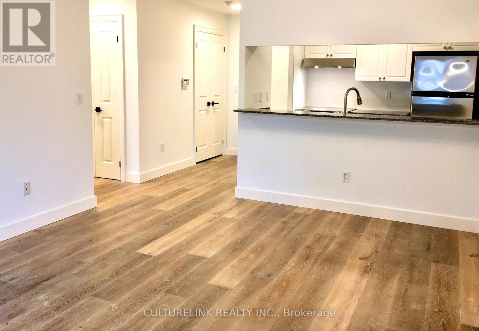 1515 - 18 SOMMERSET WAY