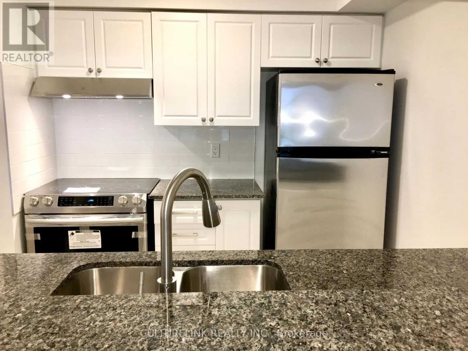 1515 - 18 SOMMERSET WAY