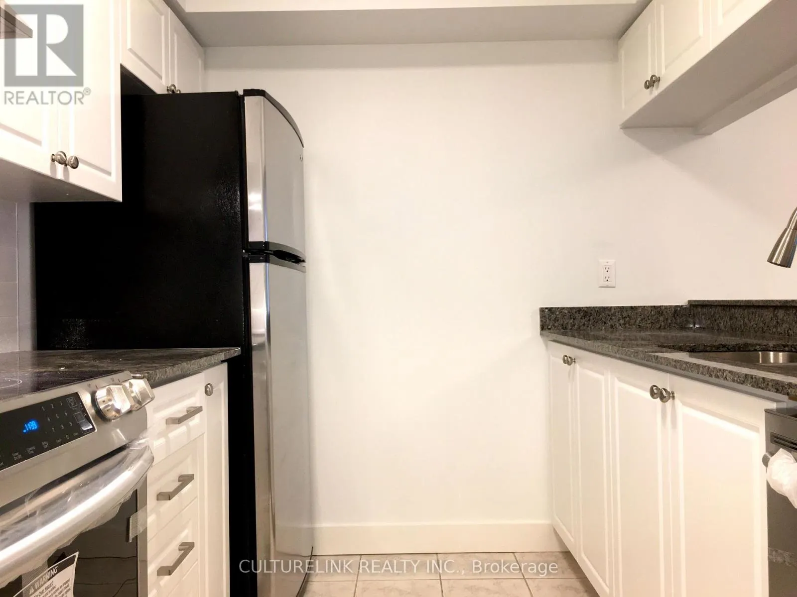 1515 - 18 SOMMERSET WAY