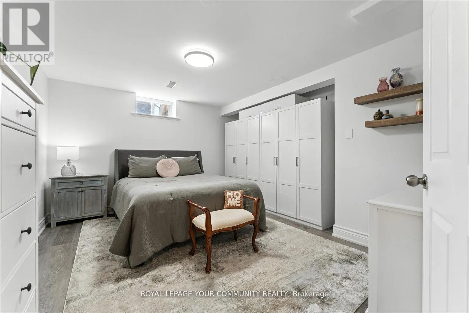 33 MURELLEN CRESCENT