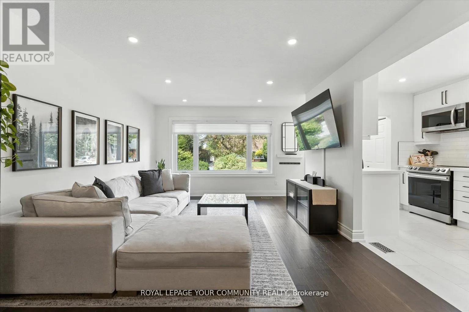 33 MURELLEN CRESCENT