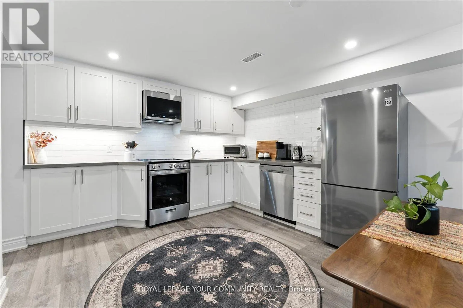 33 MURELLEN CRESCENT