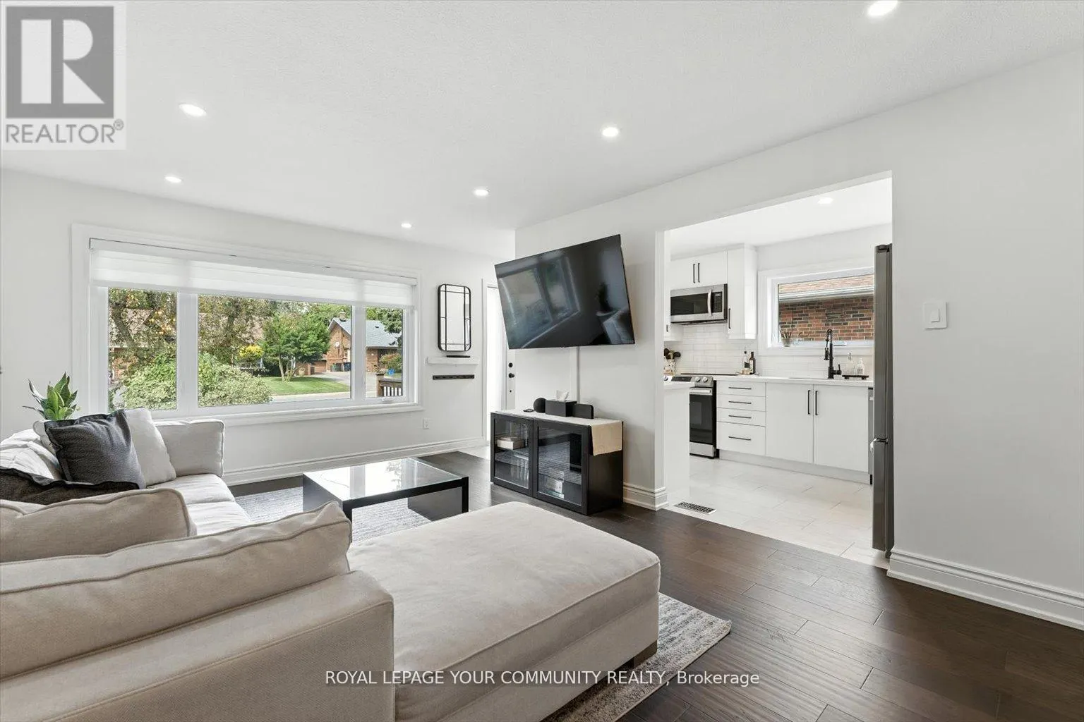 33 MURELLEN CRESCENT