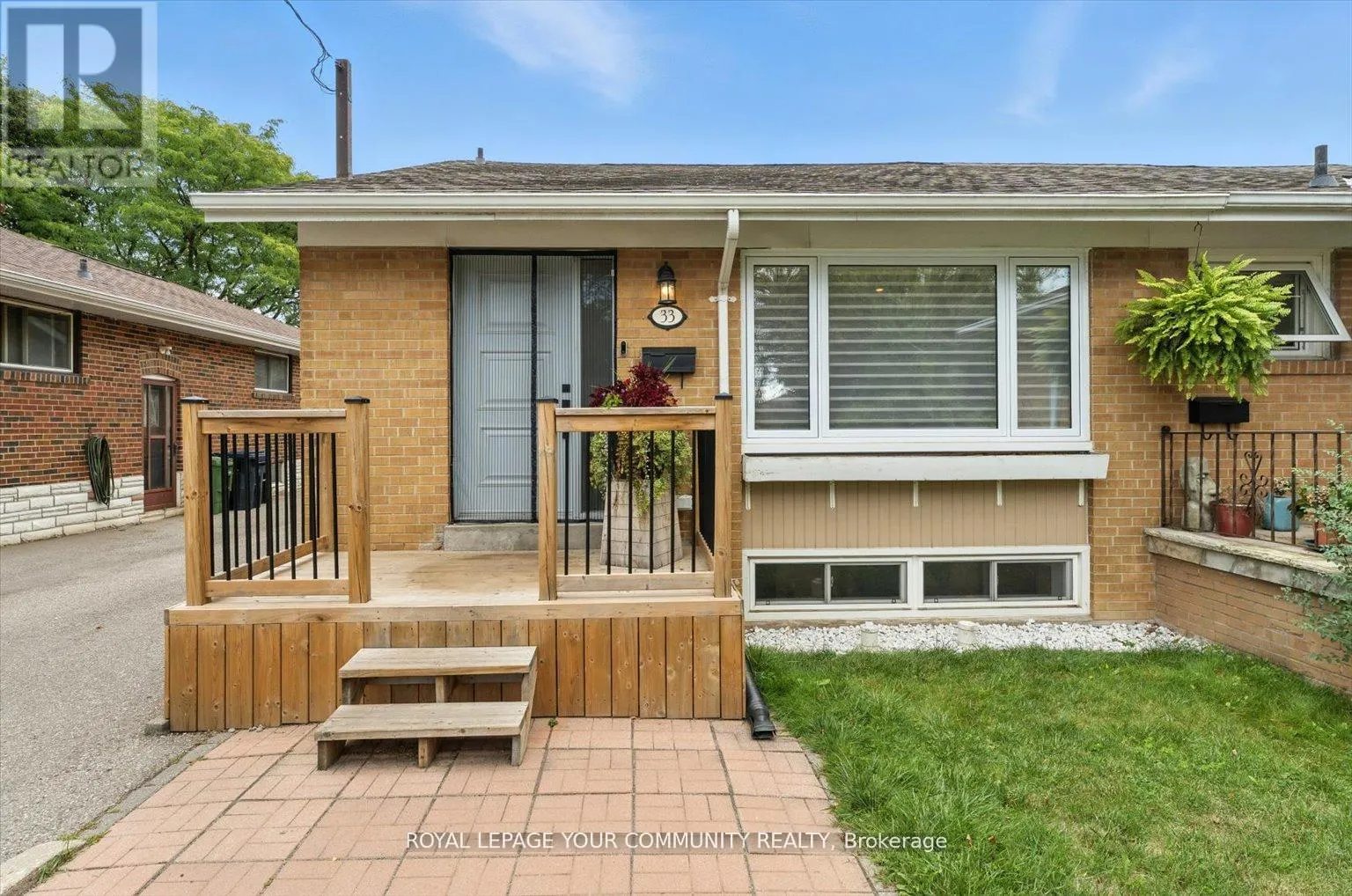 33 MURELLEN CRESCENT