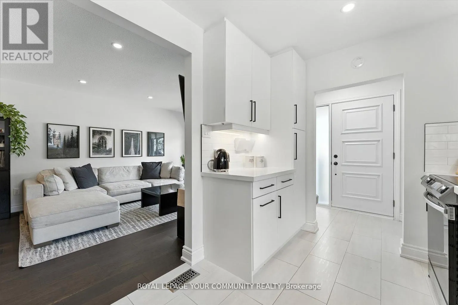 33 MURELLEN CRESCENT