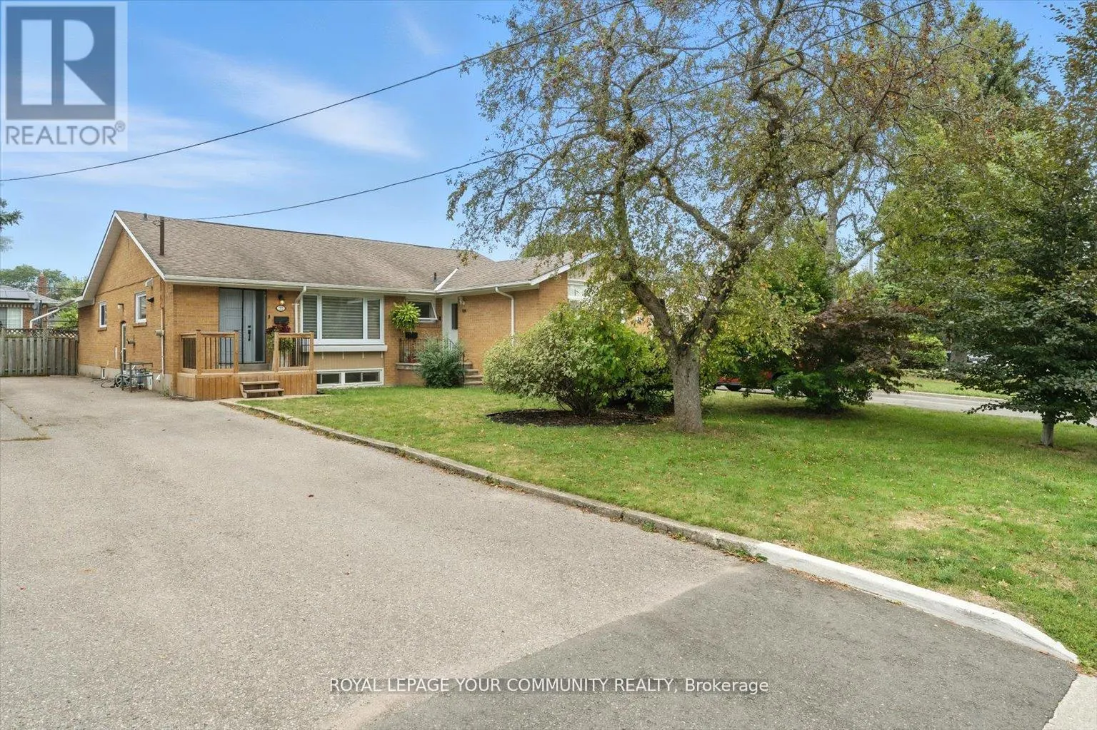 33 MURELLEN CRESCENT