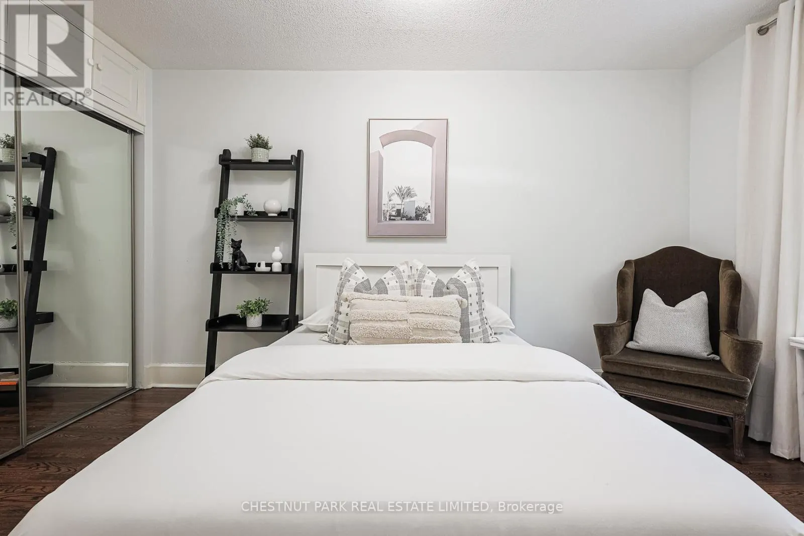 111 - 480 ORIOLE PARKWAY