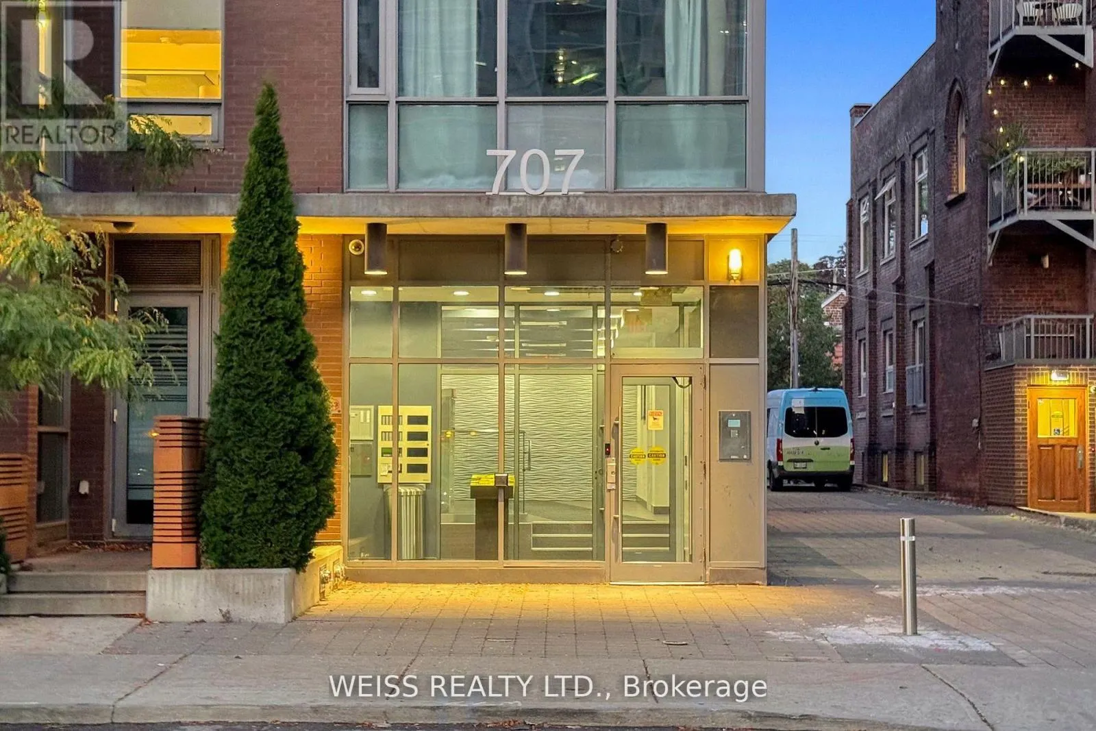 215 - 707 DOVERCOURT ROAD