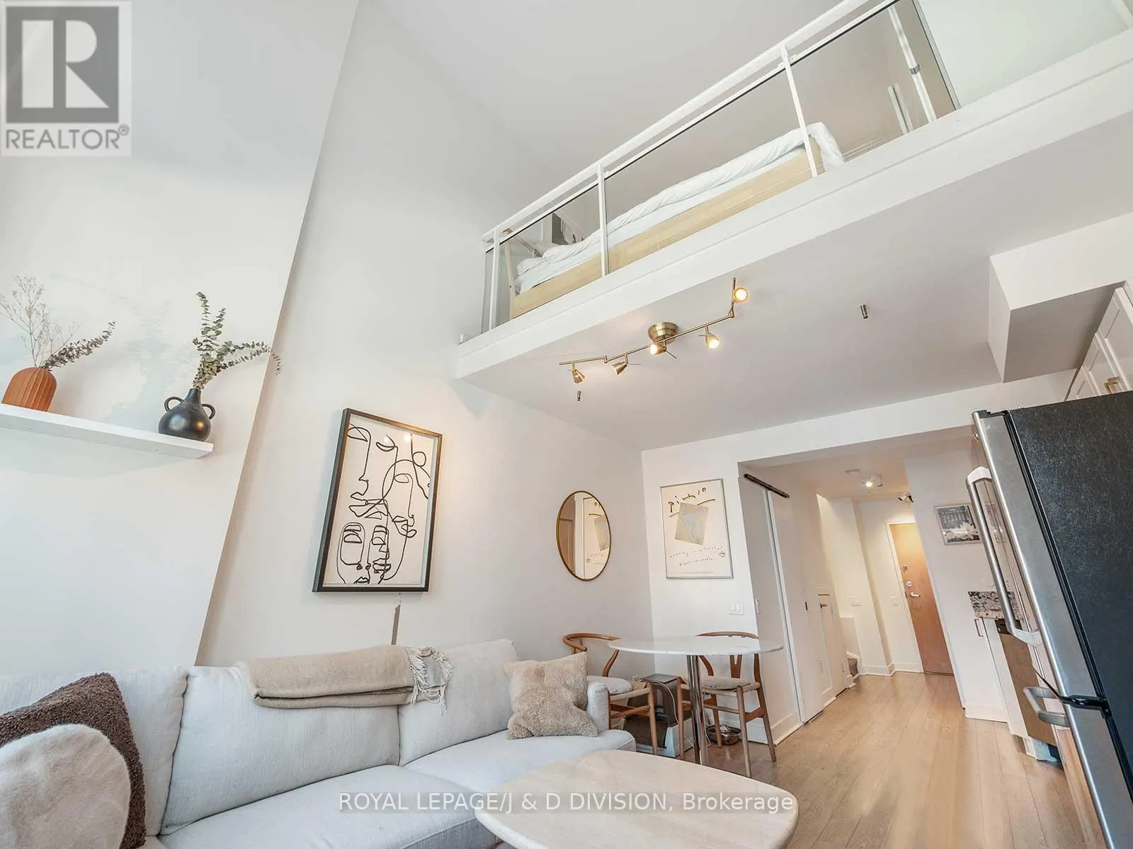 308 - 77 LOMBARD STREET