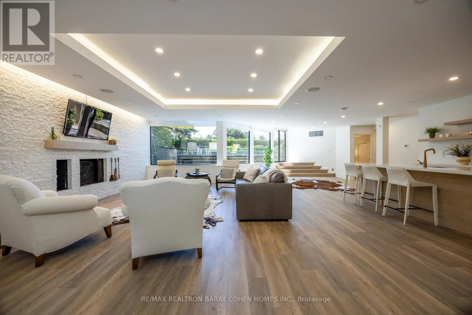 10 PENWOOD CRESCENT