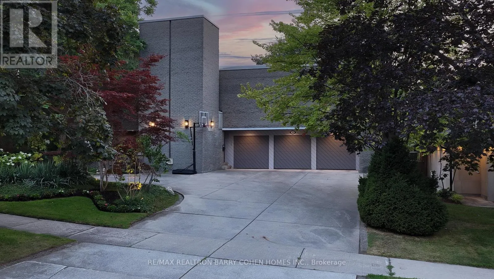 10 PENWOOD CRESCENT