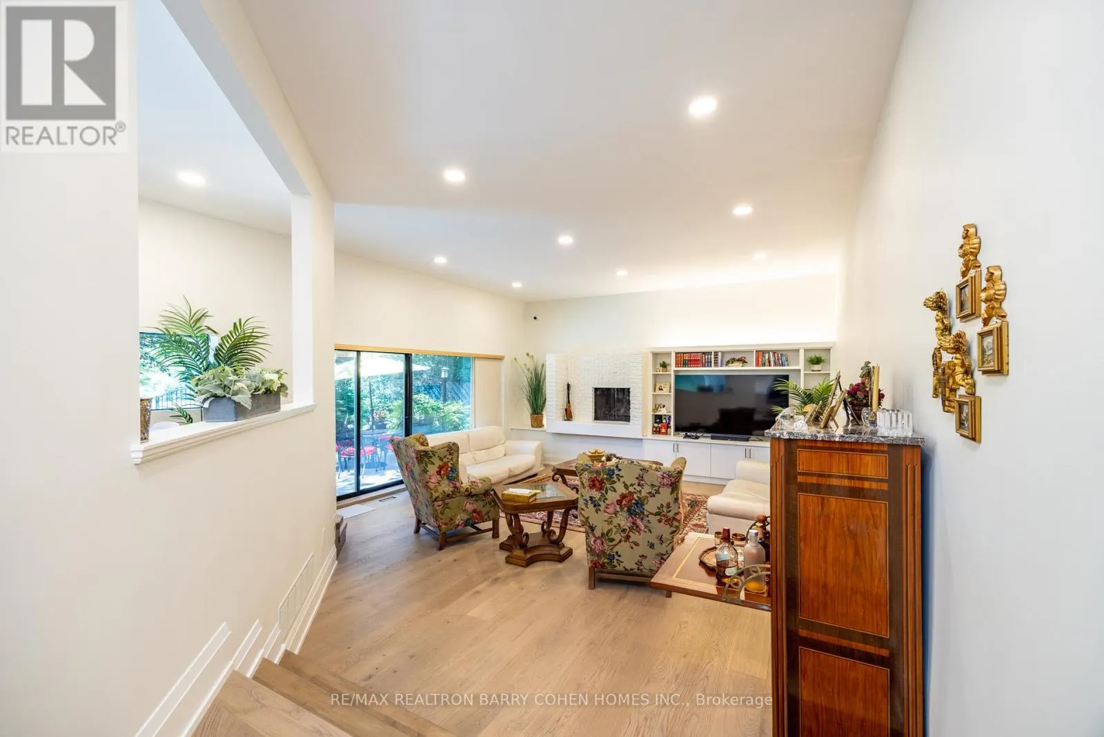 10 PENWOOD CRESCENT