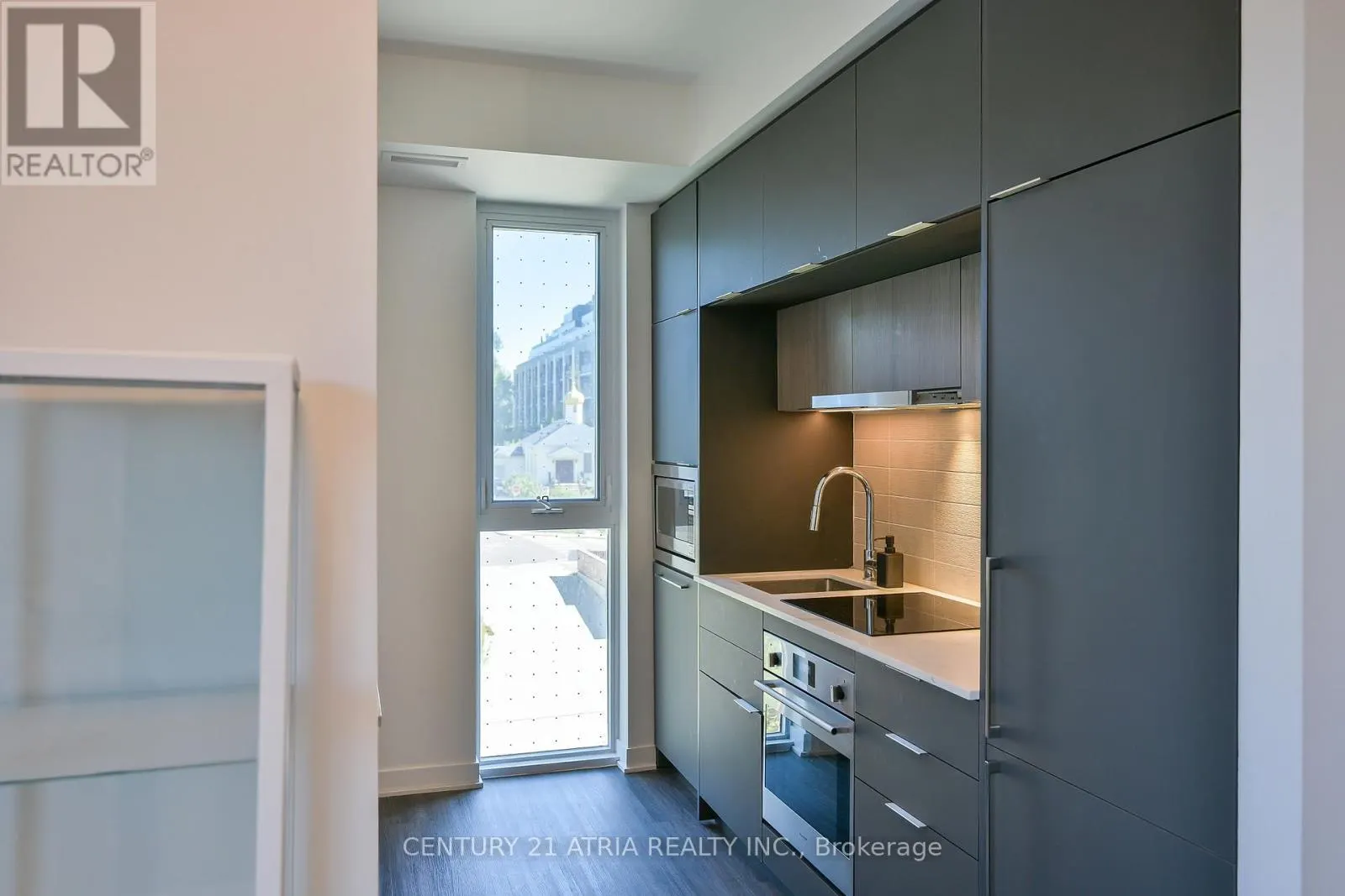 303 - 185 ALBERTA AVENUE