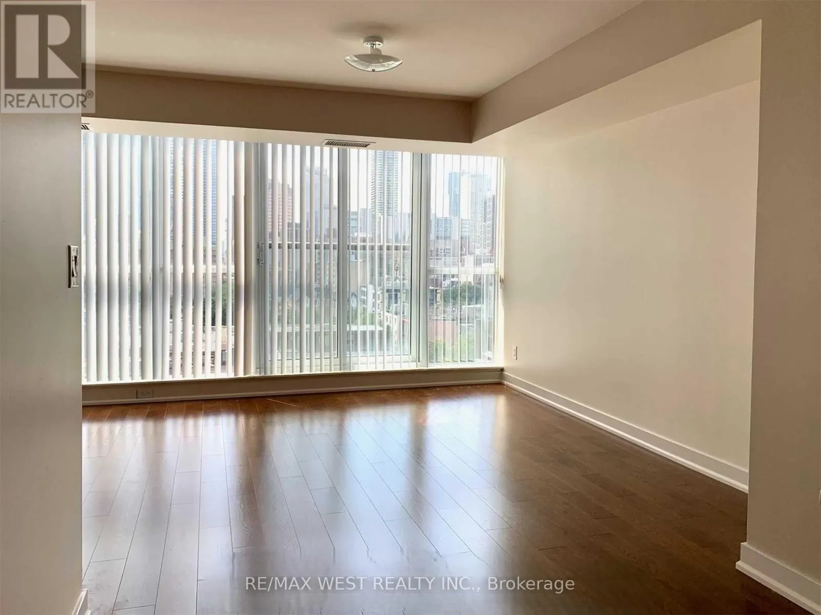 1007 - 320 RICHMOND STREET E