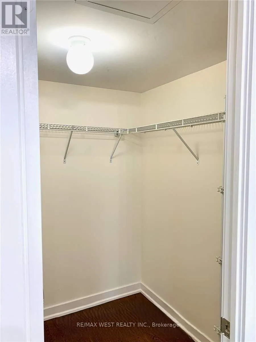 1007 - 320 RICHMOND STREET E