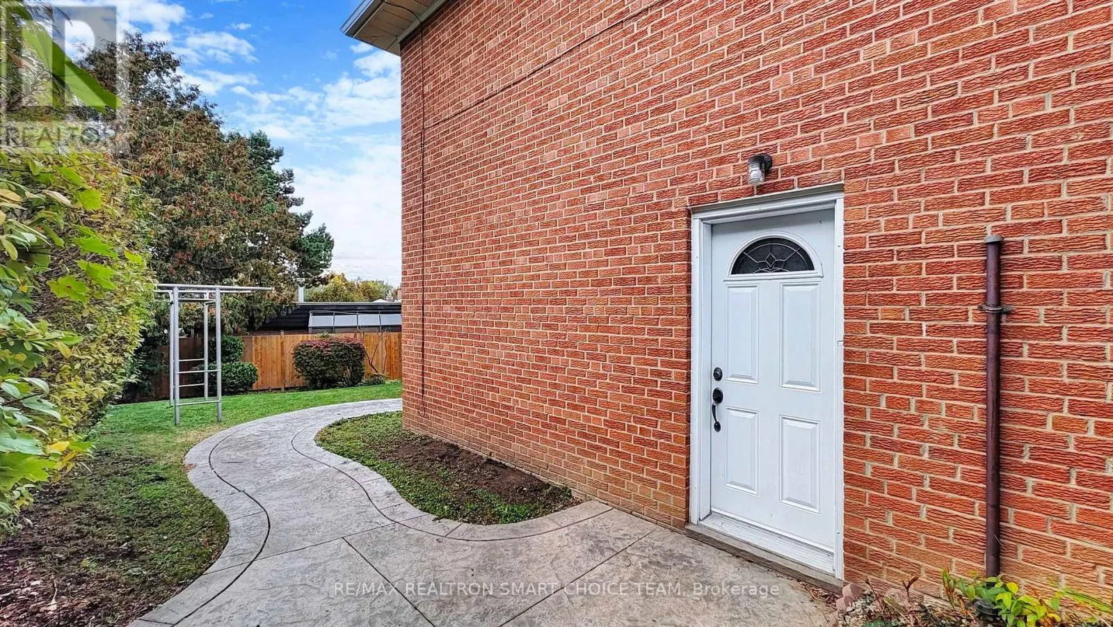 18 BRENHAM CRESCENT