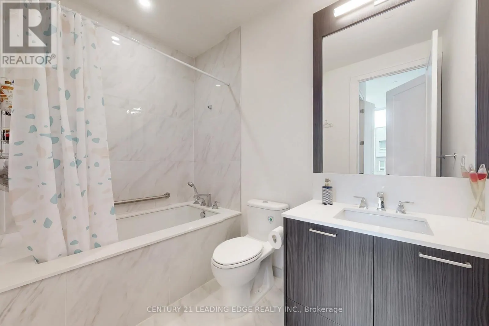 115 - 25 ADRA GRADO WAY