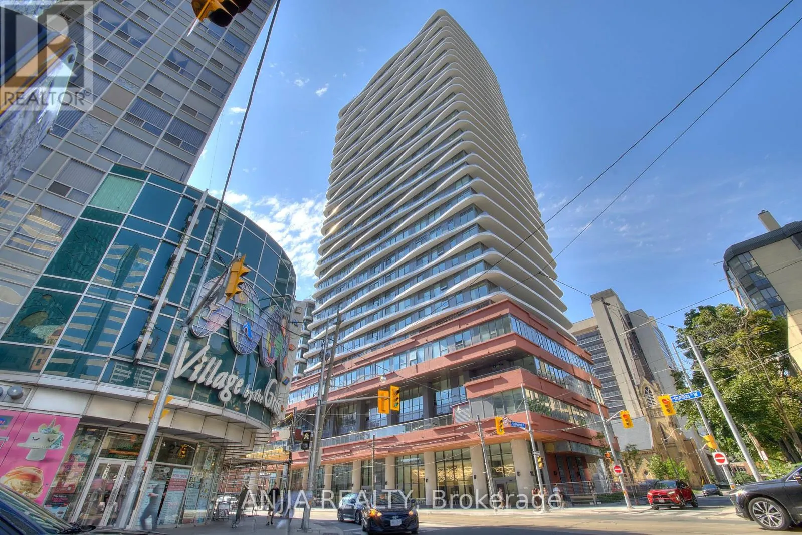2204 - 280 DUNDAS STREET