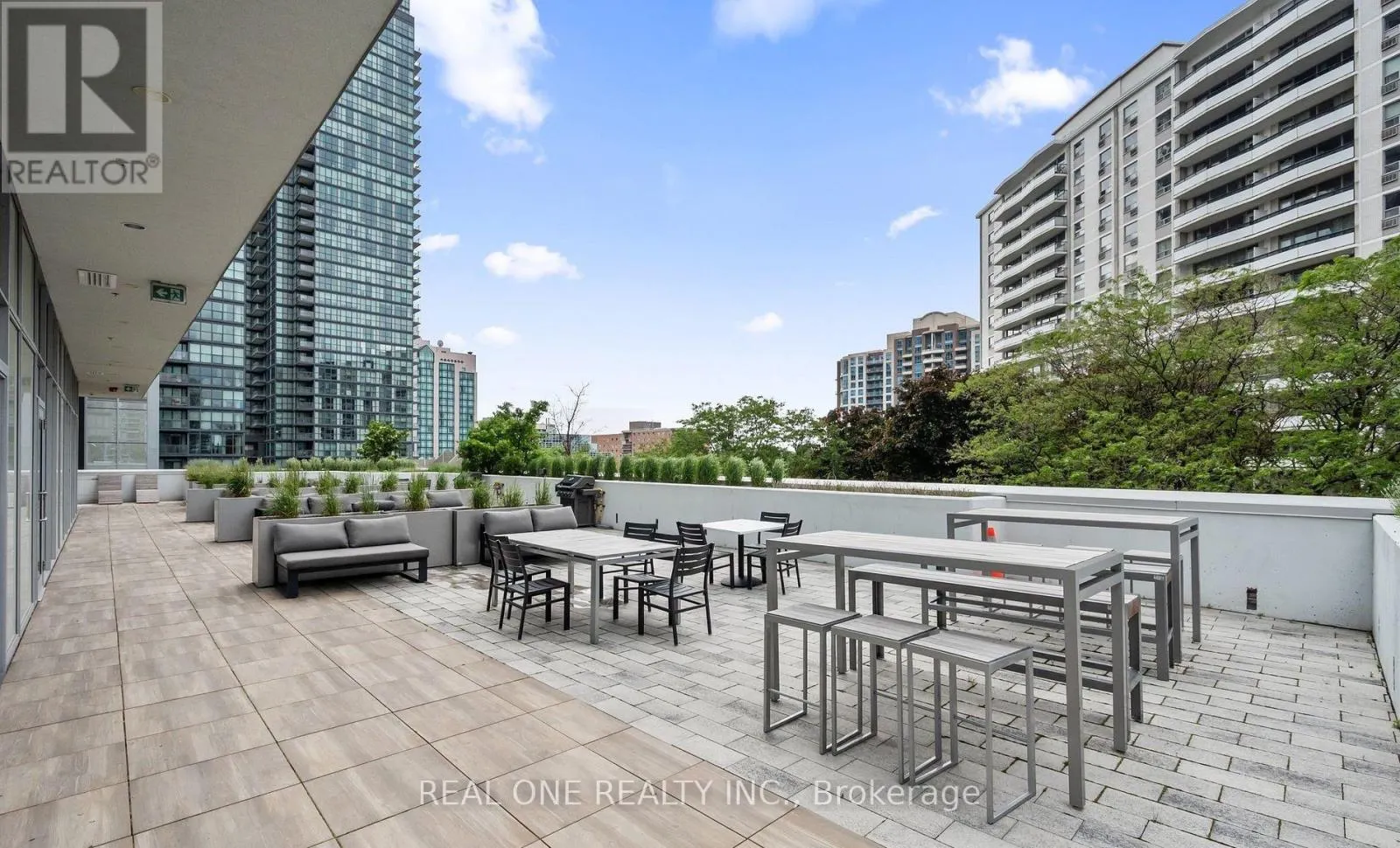 2210 - 5180 YONGE STREET