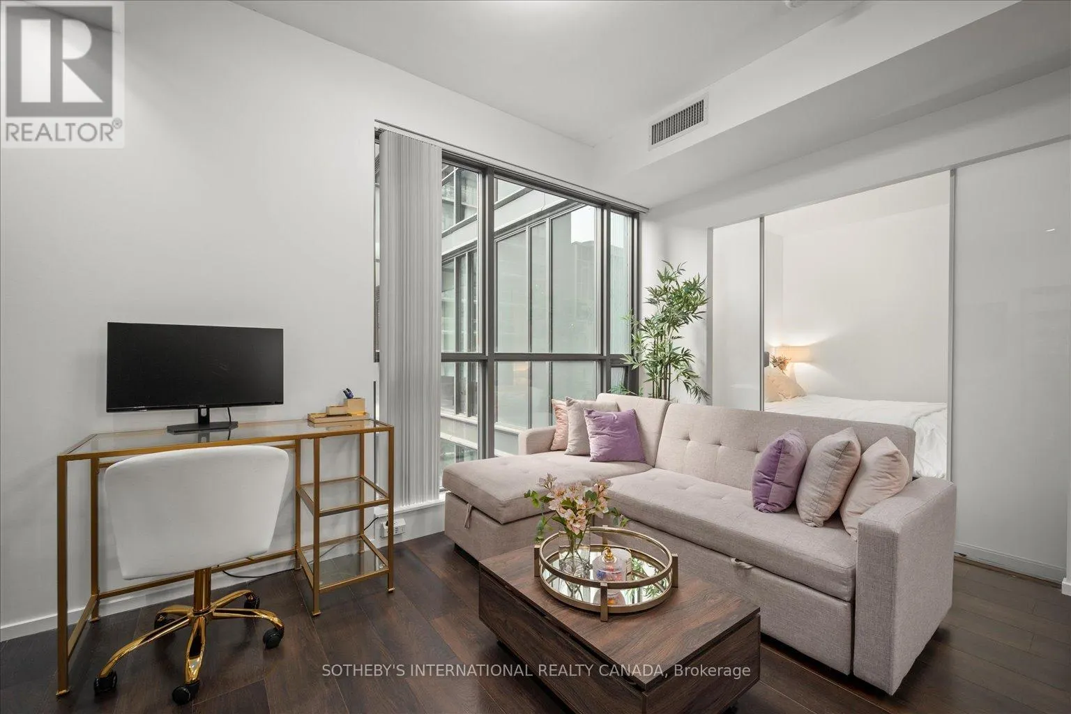 415 - 8 CHARLOTTE STREET
