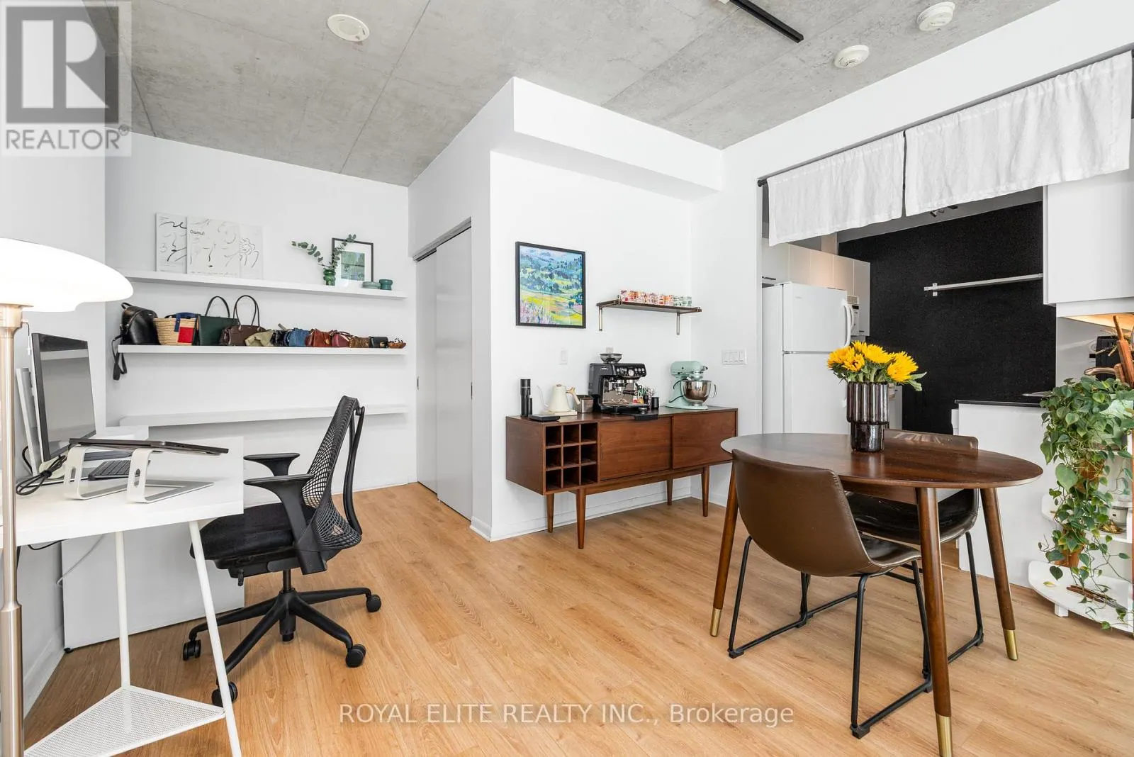 307 - 218 KING STREET E